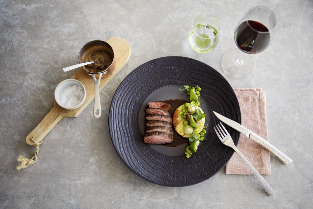 Filet mignon de bœuf rôti et sa sauce au vin rouge