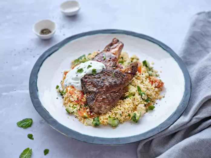 Côtelettes d’agneau et son couscous à la menthe