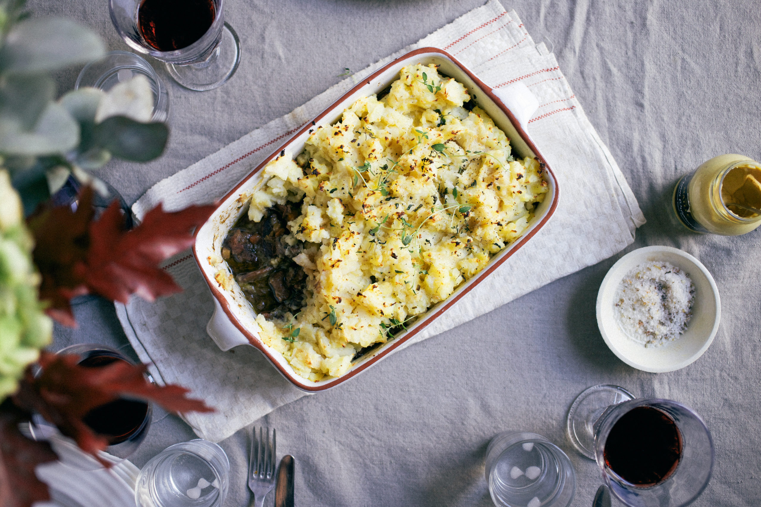 Gratin de bœuf, thym et oignons et sa purée de céleri